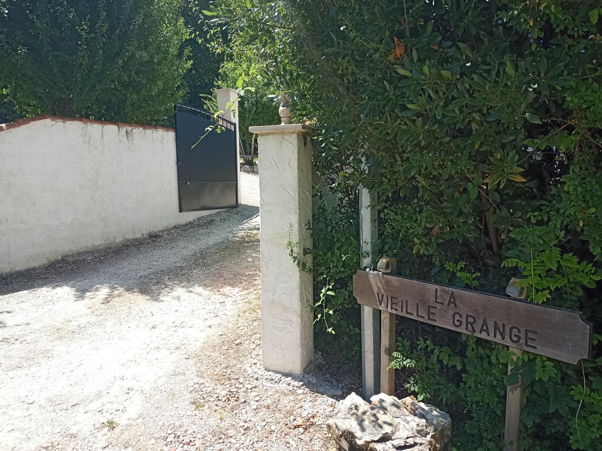 La Vieille Grange - Saint-Privat-Des-Pres Acomodação com café da manhã Exterior foto